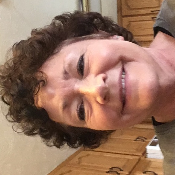 Meet your Posher, Laura - Picture 1 of 1